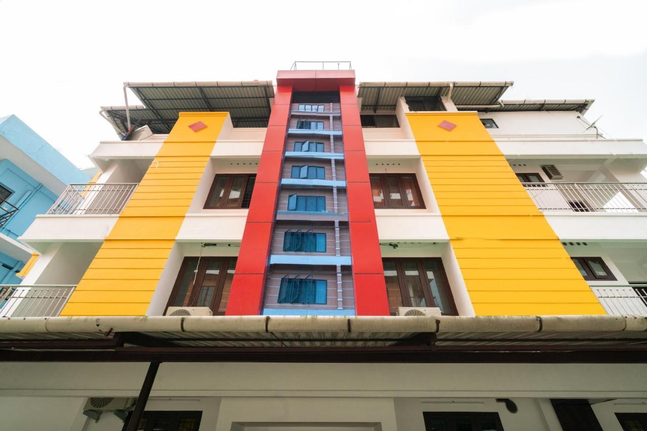 Oyo Home 49697 Aj Apartments Kochi Extérieur photo