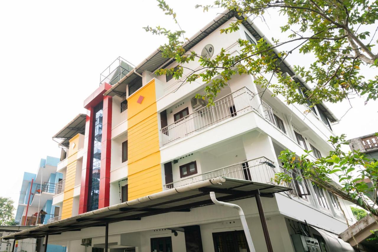 Oyo Home 49697 Aj Apartments Kochi Extérieur photo